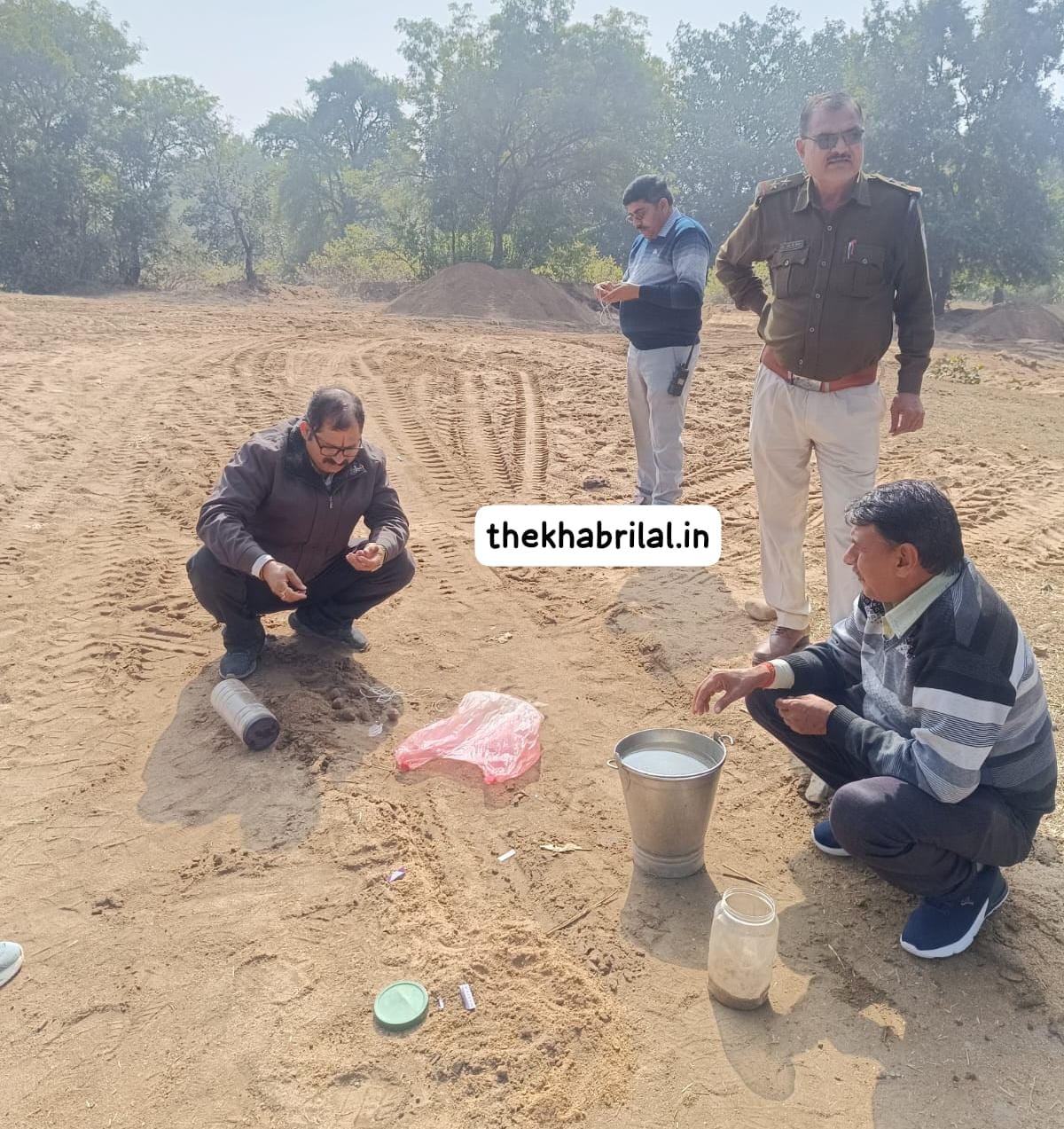 वन्य जीवों के शिकार के लिए बिछाए गए जिंदा 13 बम, बम स्क्वॉड ने किए डिफ्यूज