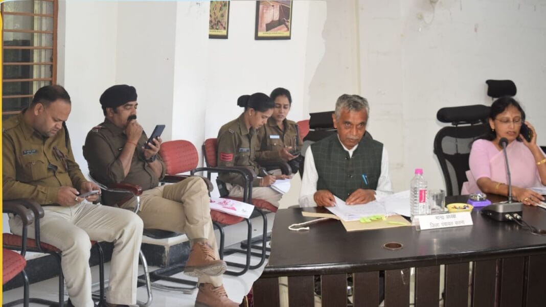 फंड नहीं मिलने से नाराज कांग्रेस सदस्य धरने पर बैठे सुरक्षा के लिए सीईओ ने बुलवाई पुलिस