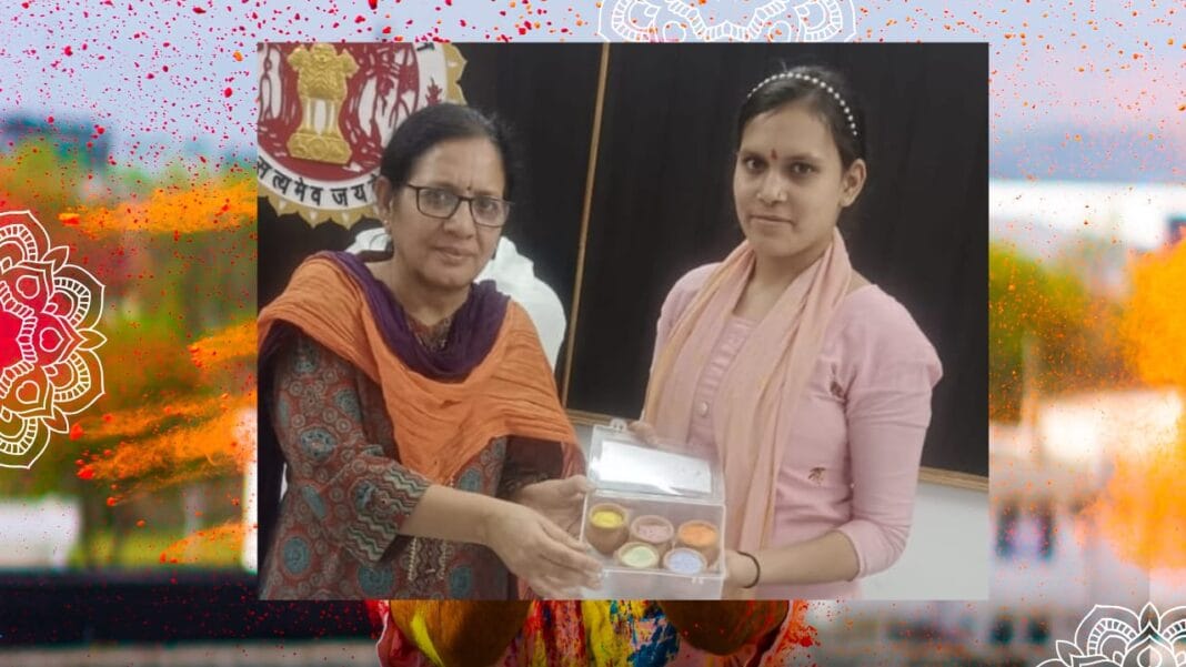 Organic Gulal : मैहर कलेक्टर को गरिमा ने किया जैविक गुलाल भेंट