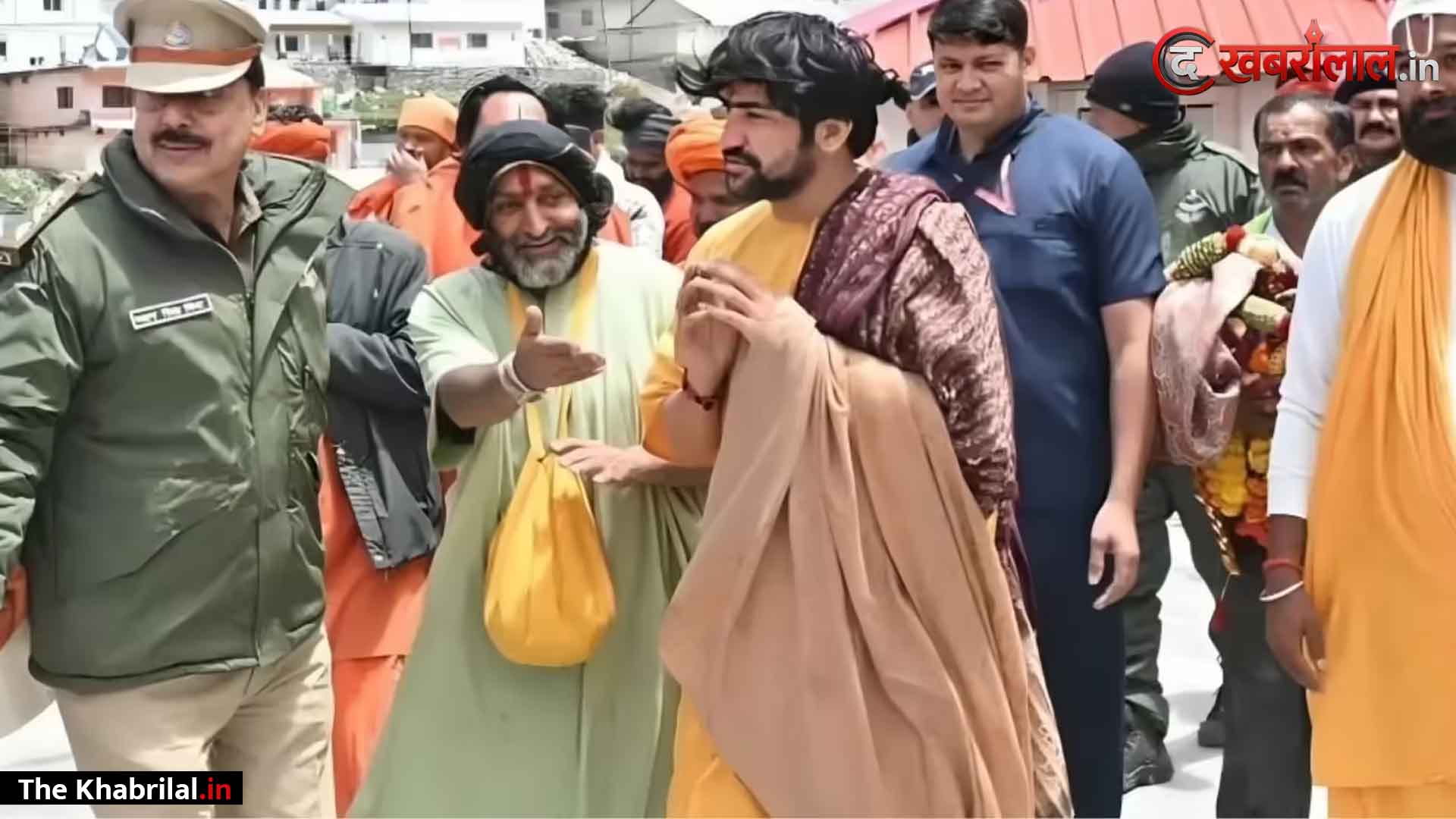 बागेश्वर बाबा का ‘महा-संकल्प’: 22 दिन के ‘अज्ञातवास’ पर निकले धीरेंद्र शास्त्री; बदरीनाथ में शुरू हुई गुप्त साधना, मोबाइल-कथा और दिव्य दरबार से बनाई दूरी