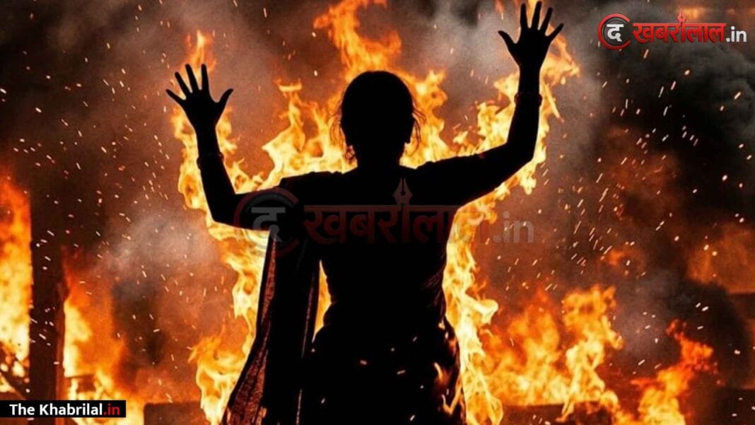 रीवा में दिल दहला देने वाला हादसा: घर में पूजा करते समय कपड़ों में भड़की आग; गंभीर रूप से झुलसी बुजुर्ग महिला की अस्पताल में दर्दनाक मौत रीवा में दिल दहला देने वाला हादसा: घर में पूजा करते समय कपड़ों में भड़की आग; गंभीर रूप से झुलसी बुजुर्ग महिला की अस्पताल में दर्दनाक मौत