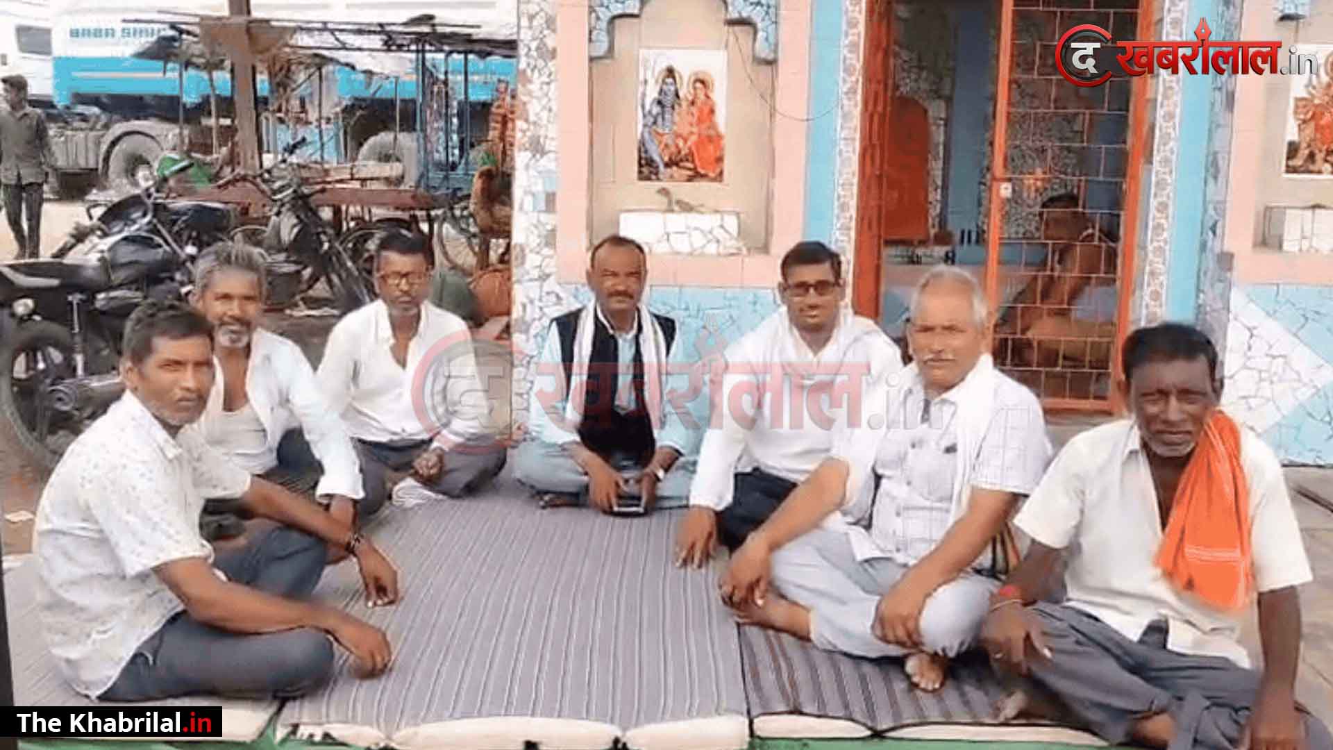 सतना के पिथौराबाद में सुलग रहा जन-आक्रोश! स्कूल के पास से शराब दुकान हटाने की मांग को लेकर जनपद सदस्य रमेश कुशवाहा का आमरण अनशन शुरू
