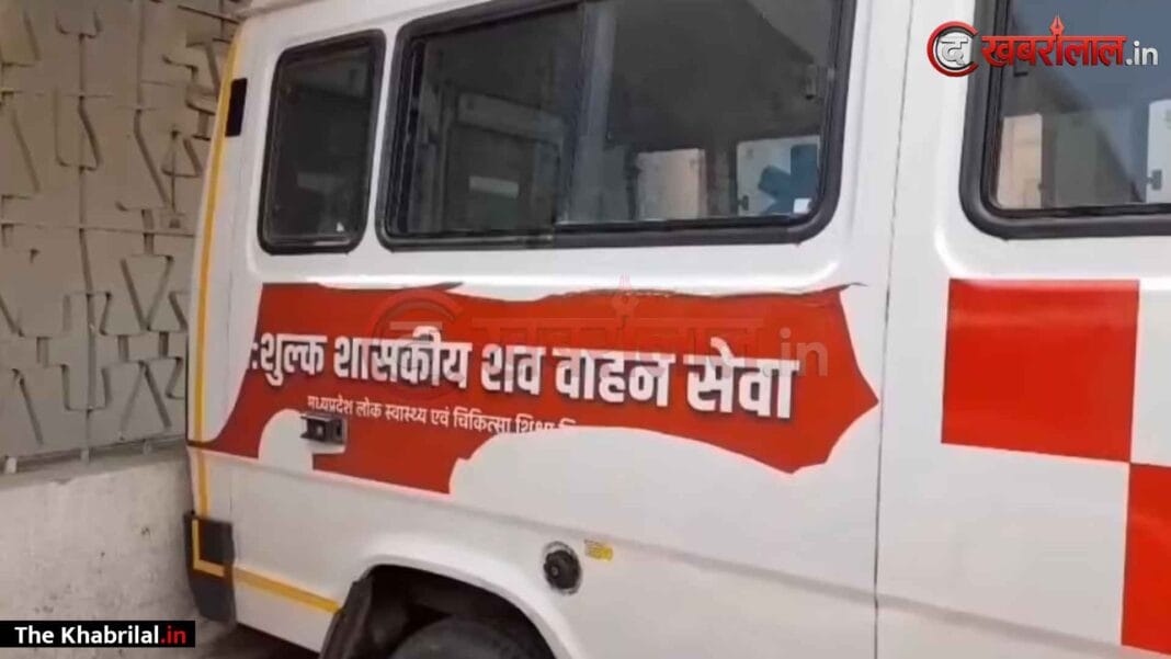 रीवा में इंसानियत शर्मसार: मुर्दा ढोने वाली सरकारी गाड़ी से आधी रात को चुरा रहे थे बकरियां; संजय गांधी अस्पताल का ड्राइवर और साथी गिरफ्तार, 6 बकरियां बरामद रीवा में इंसानियत शर्मसार: मुर्दा ढोने वाली सरकारी गाड़ी से आधी रात को चुरा रहे थे बकरियां; संजय गांधी अस्पताल का ड्राइवर और साथी गिरफ्तार, 6 बकरियां बरामद