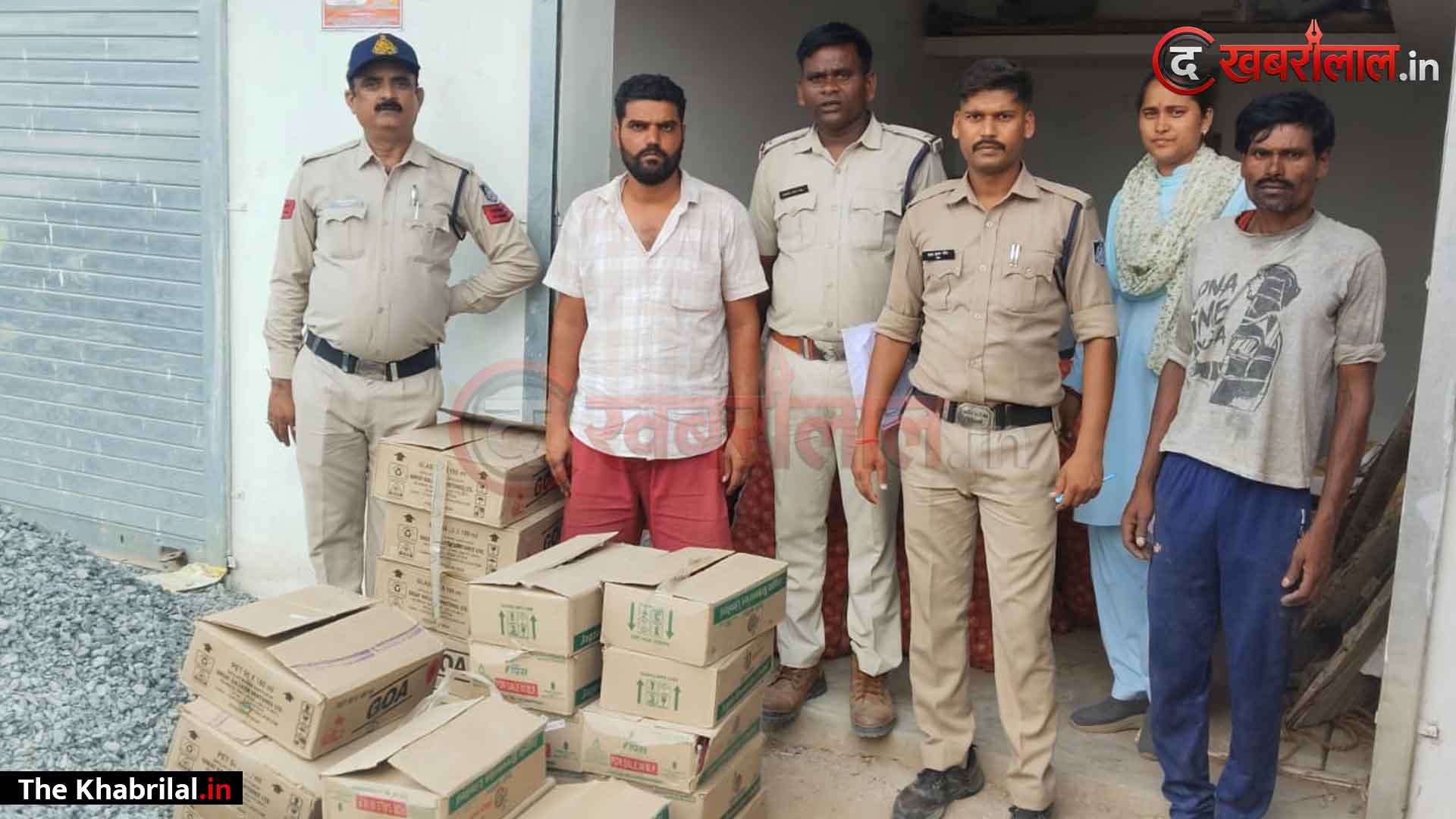 रामनगर पुलिस की बड़ी सर्जिकल स्ट्राइक: हिनौती मझटोलवा टोला में घर के भीतर छिपाकर रखी 216 लीटर अवैध शराब जब्त; आरोपी सोनू कुशवाहा गिरफ्तार, ₹1.24 लाख का माल बरामद