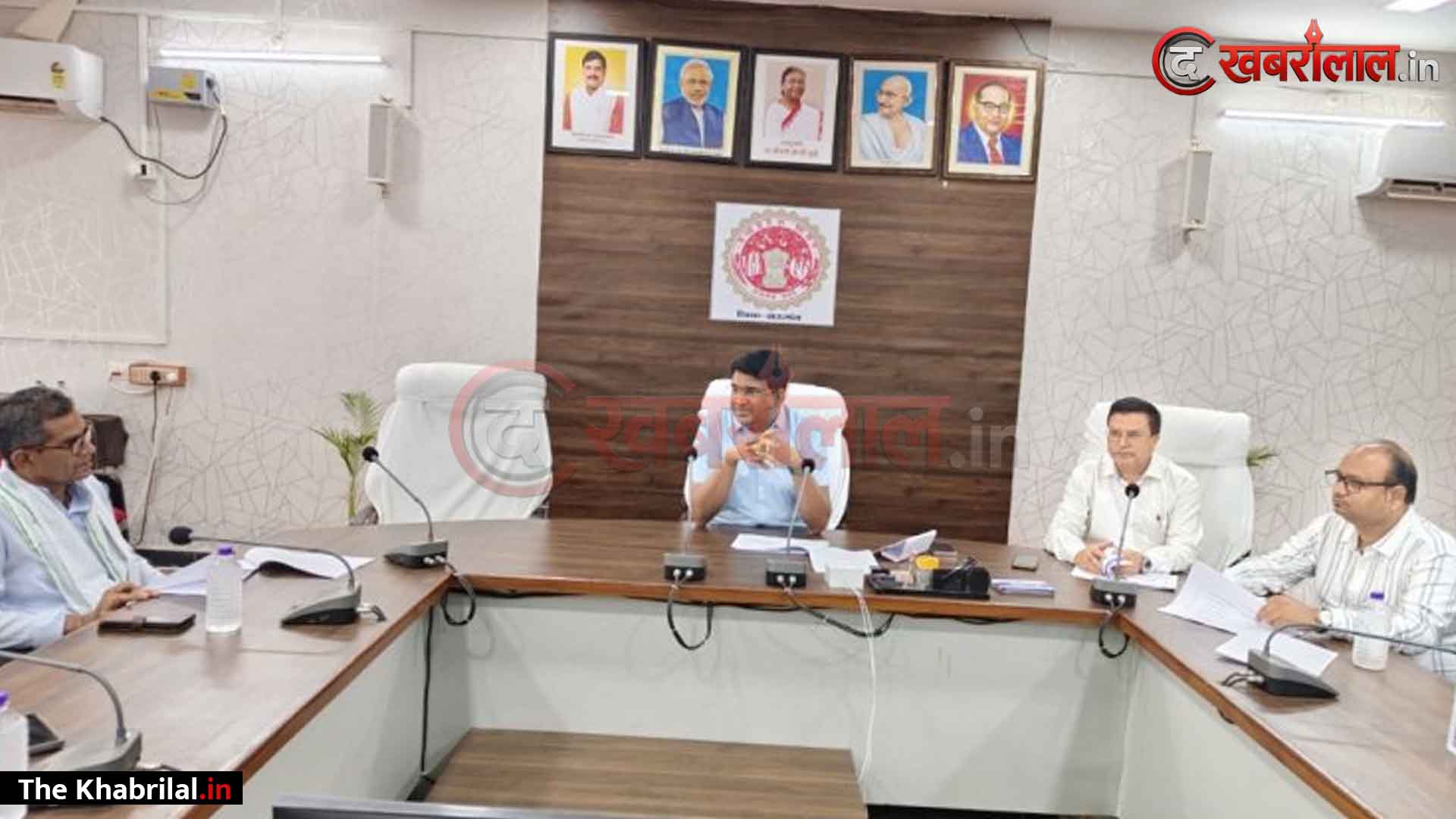 मऊगंज में जिला स्तरीय सतर्कता समिति की बैठक: कलेक्टर संजय कुमार जैन बोले— “SC-ST अत्याचार पीड़ितों को समय पर मिले आर्थिक व विधिक सहायता”
