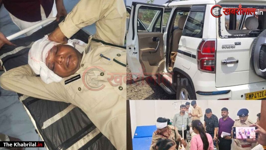 देवास में भारी बवाल: वन भूमि से अतिक्रमण हटाने गई पुलिस और वन विभाग की टीम पर ग्रामीणों का धावा; 100 से ज्यादा लोगों ने किया पथराव, 7 वनकर्मी लहूलुहान देवास में भारी बवाल: वन भूमि से अतिक्रमण हटाने गई पुलिस और वन विभाग की टीम पर ग्रामीणों का धावा; 100 से ज्यादा लोगों ने किया पथराव, 7 वनकर्मी लहूलुहान