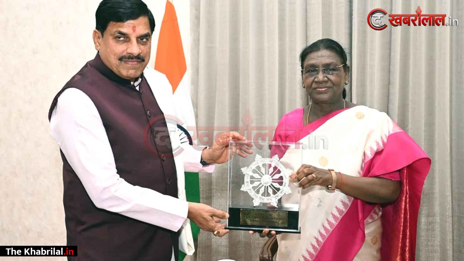 कूनो नेशनल पार्क पहुंचीं राष्ट्रपति द्रौपदी मुर्मु; चीता कमांड-कंट्रोल सेंटर का किया अवलोकन, अफसरों से जाना ‘प्रोजेक्ट चीता’ का पूरा रिपोर्ट कार्ड