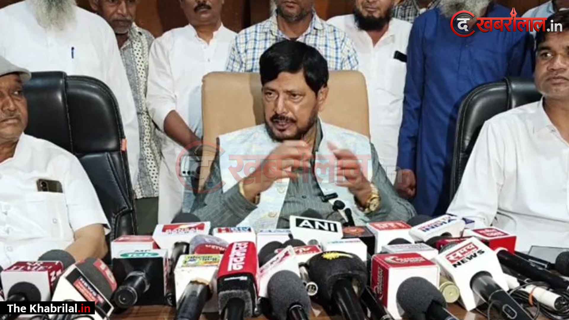 महाराष्ट्र की राजनीति में फिर बड़े उलटफेर के संकेत! इंदौर में बोले केंद्रीय मंत्री रामदास अठावले- ‘उद्धव ठाकरे के लिए एनडीए के दरवाजे हमेशा खुले हैं’
