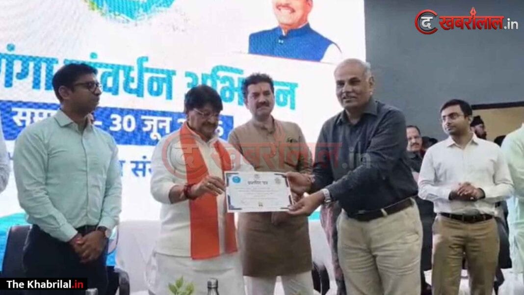 इंदौर में जल संवर्धन का महा-अभियान! मंत्री कैलाश विजयवर्गीय ने की 21 लाख पौधे लगाने की घोषणा; राम मंदिर चंदा घोटाले पर बोले— “दोषी कोई भी हो, जेल जाना तय” इंदौर में जल संवर्धन का महा-अभियान! मंत्री कैलाश विजयवर्गीय ने की 21 लाख पौधे लगाने की घोषणा; राम मंदिर चंदा घोटाले पर बोले— “दोषी कोई भी हो, जेल जाना तय”