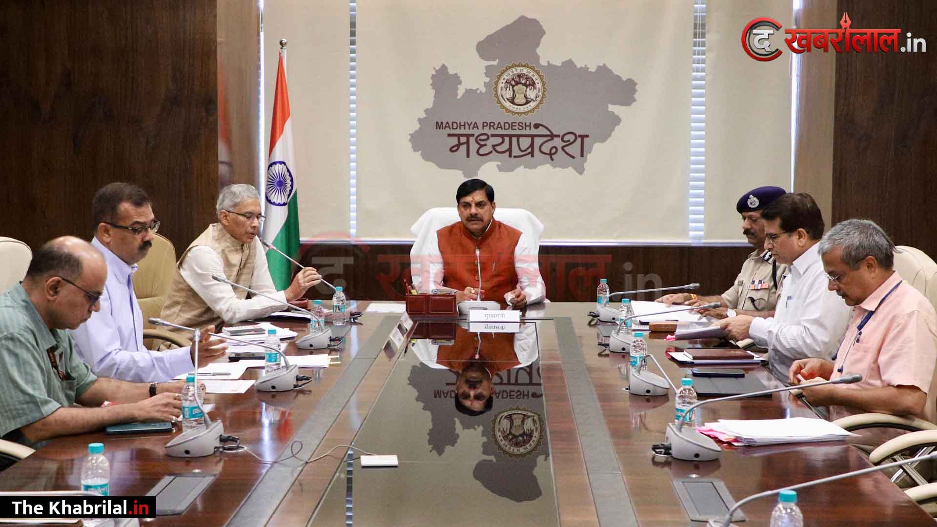 नीट परीक्षा को लेकर सीएम डॉ. मोहन यादव का बड़ा आदेश: ट्रैफिक या साधन न मिलने पर पुलिस-अधिकारी अपनी गाड़ी से परीक्षार्थियों को छोड़ें केंद्र; इस बार मिलेगा 15 मिनट का एक्स्ट्रा टाइम