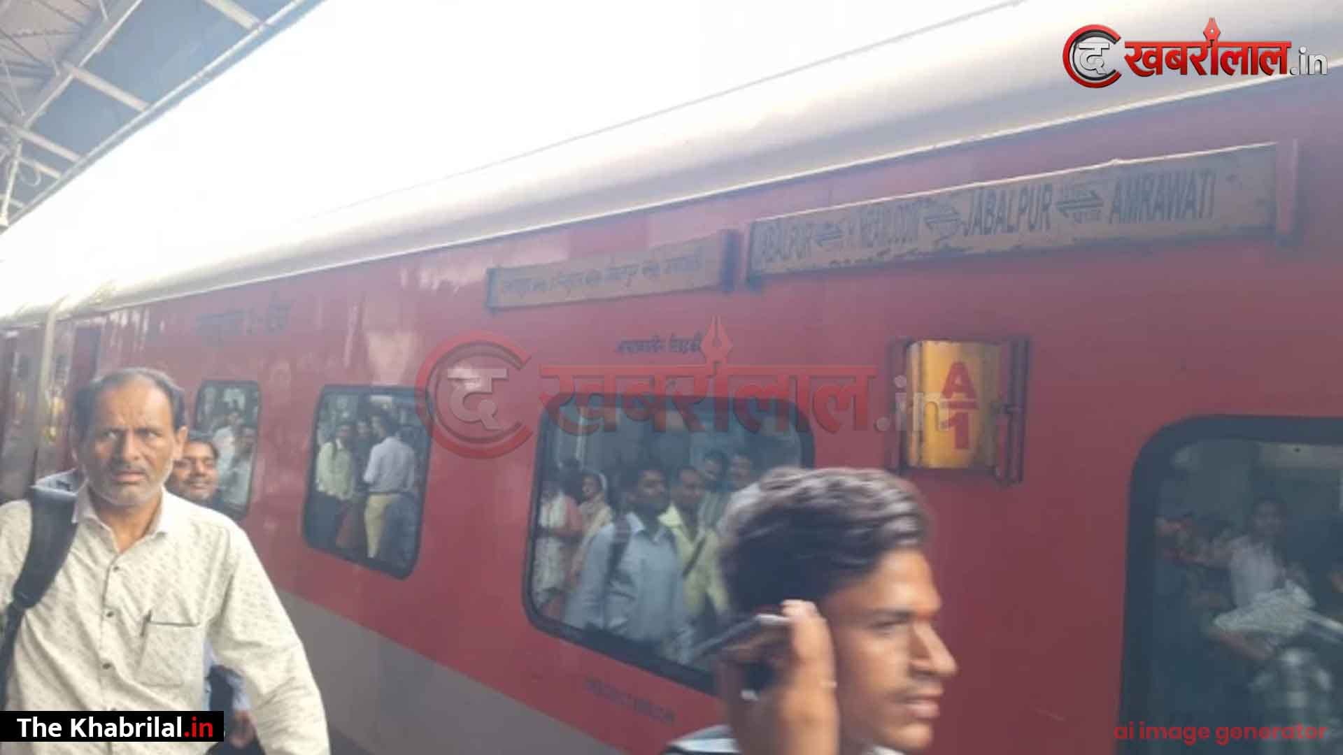 सतना रेलवे स्टेशन पर सिस्टम फेल: अनाउंसमेंट और डिस्प्ले पर थी ‘इंटरसिटी’, पटरी पर आकर खड़ी हो गई ‘महाकौशल एक्सप्रेस’; यात्रियों में मची भारी अफरा-तफरी