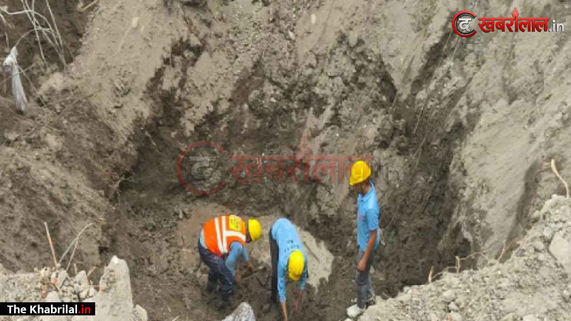 राजगढ़ में दिल दहला देने वाला हादसा: खेत में निर्माणाधीन कुआं अचानक धंसा, कांग्रेस नेता की मां और पत्नी 25 फीट गहरे मलबे में दबीं; 4 JCB और पोकलेन से रेस्क्यू जारी
