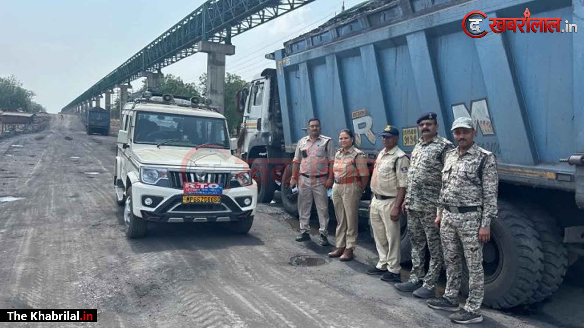 सिंगरौली में ओवरलोड और अवैध परिवहन माफिया पर प्रशासन का हंटर: ‘नो टॉलरेंस’ अभियान के तहत 4 भारी वाहन और डोजर जब्त; आरटीओ ने वसूला 12.80 लाख का जुर्माना
