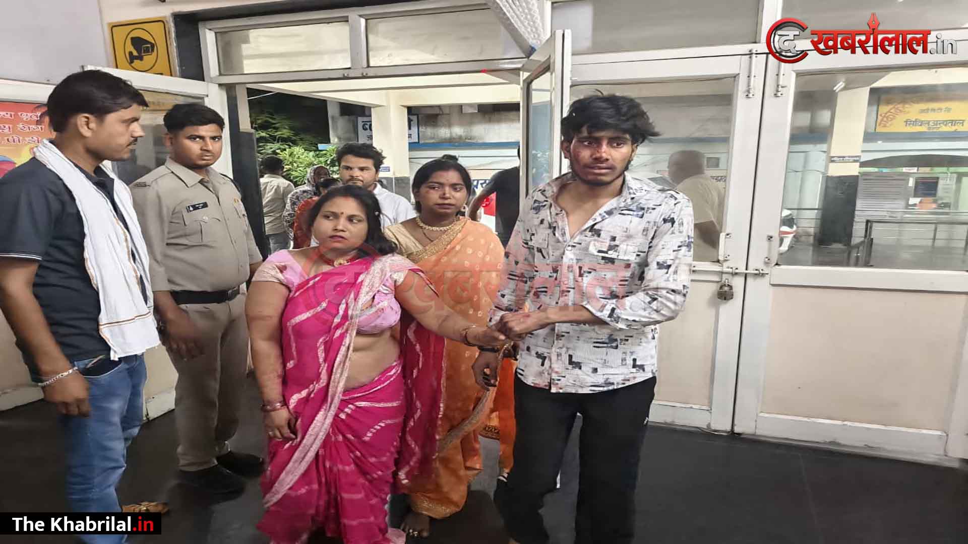 मैहर में खुशियों का सफर मातम में बदला: रेलवे स्टेशन जा रही बोलेरो गहरी खाई में गिरी; 8 साल की बच्ची और ड्राइवर की मौत, 9 लोग गंभीर रूप से घायल