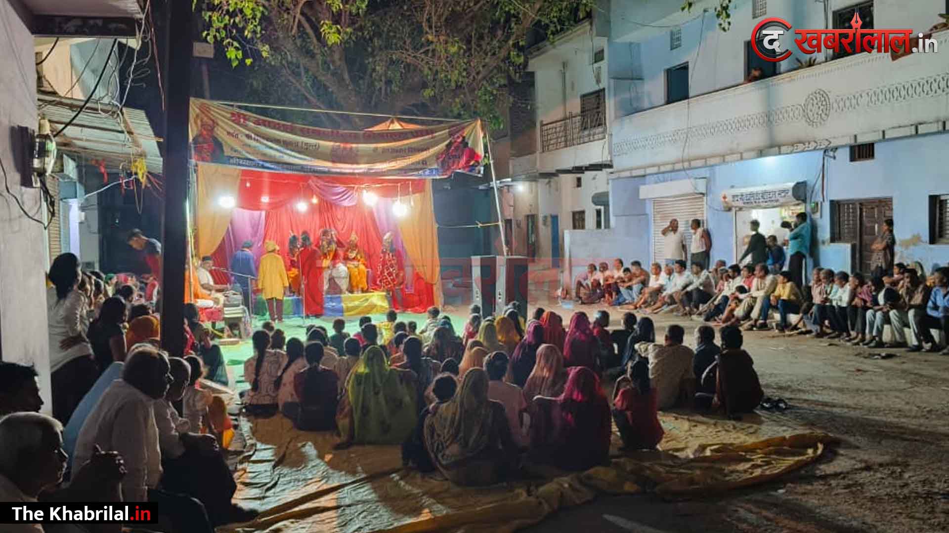 सनातनी परंपरा: मां कालिका की नगरी भटनवारा में गूंज रही जय श्री राम की गूंज,चित्रकूट के कलाकारों द्वारा भव्य रामलीला का मंचन