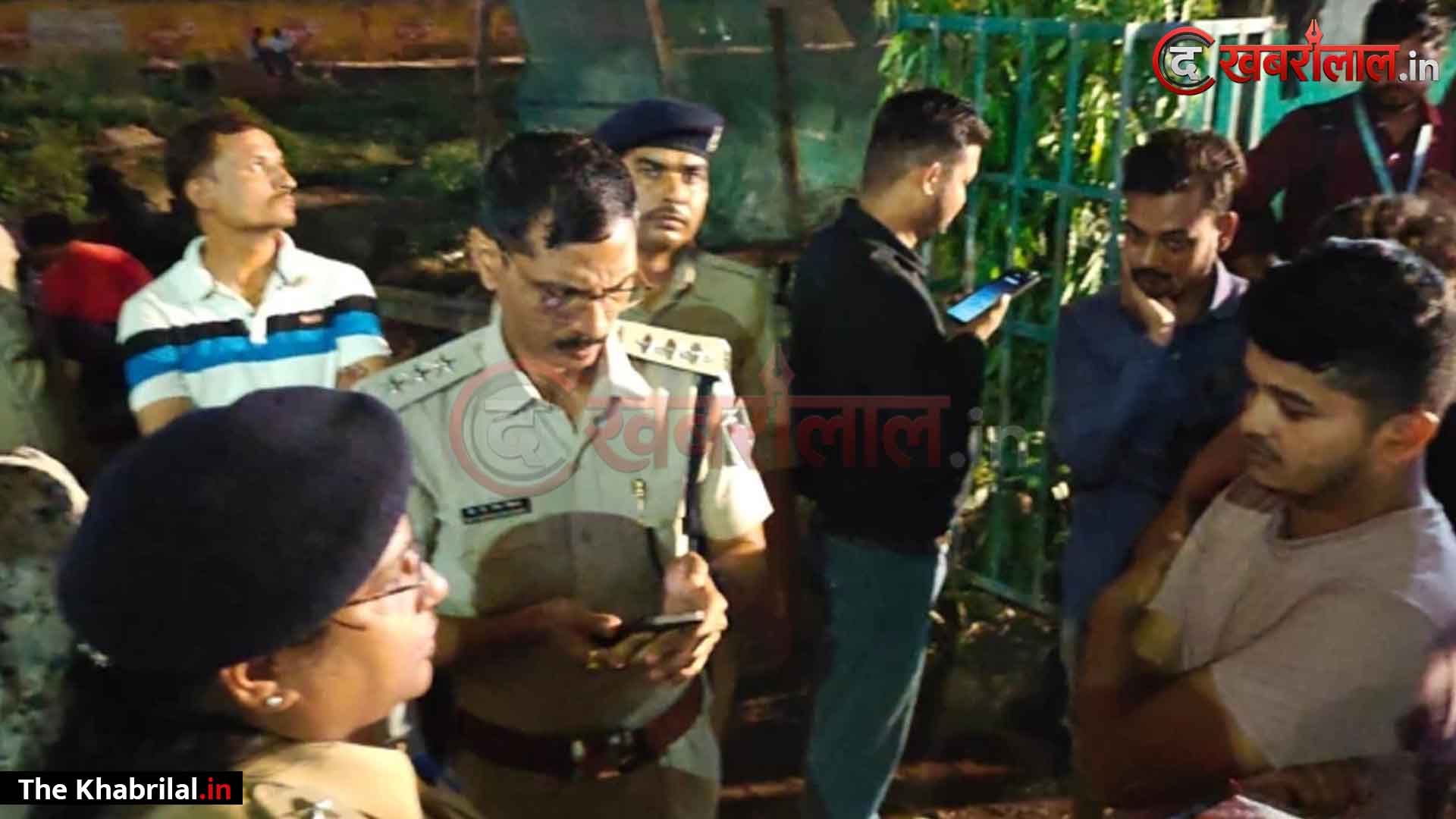 सतना के सार्थक हॉस्पिटल में नवजात की मौत पर भारी बवाल, भड़के परिजनों ने पन्ना हाईवे पर लगाया जाम: एक्सपायर्ड दवा चढ़ाने का आरोप; केस शीट में ‘मेल’ को लिखा ‘फीमेल’, 1 दिन के बच्चे को बताया 1 महीने का