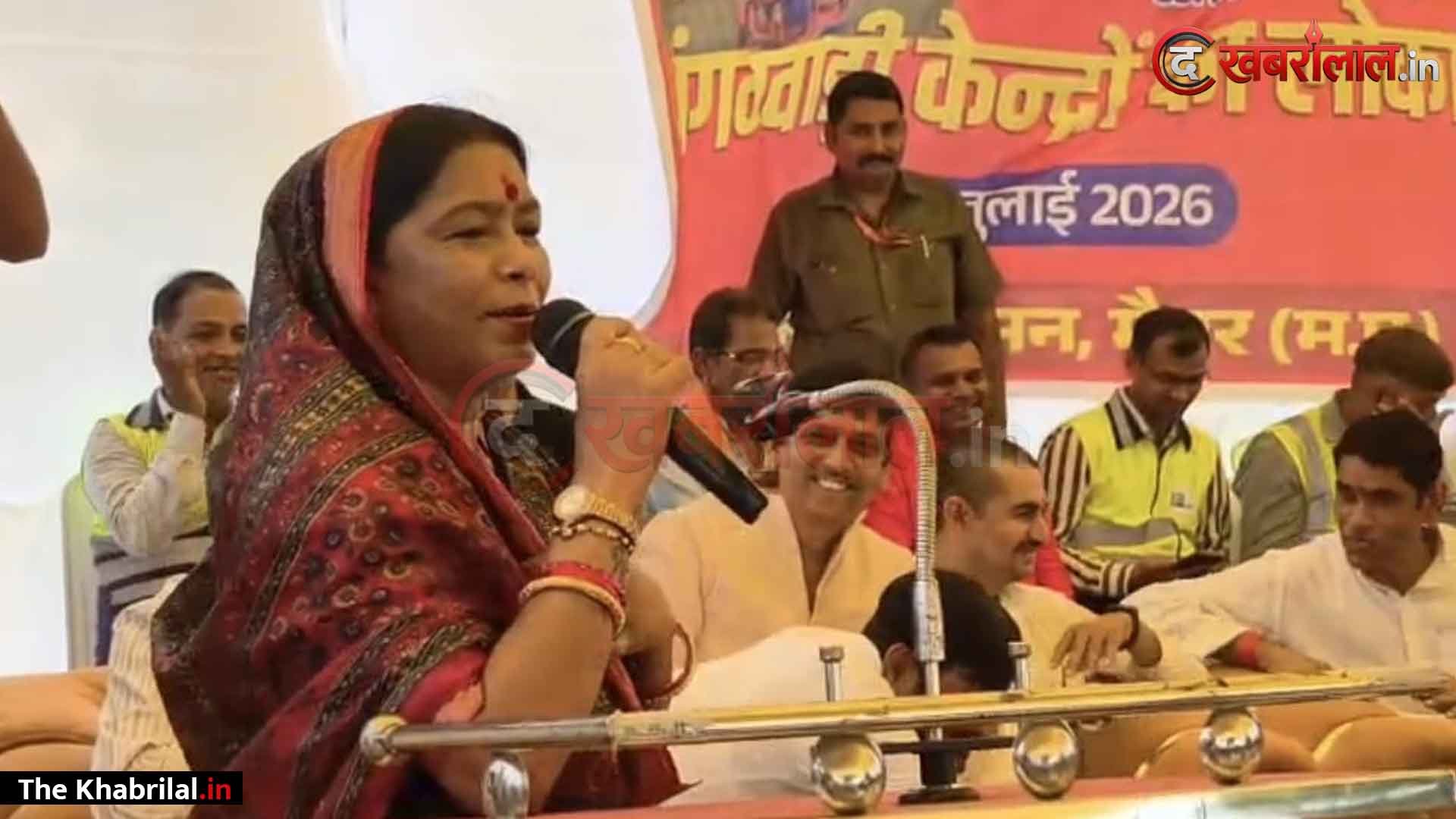 मैहर में सार्वजनिक मंच पर प्रभारी मंत्री राधा सिंह का बड़ा बयान, नगर पालिका अध्यक्ष के पति को दी दो टूक नसीहत: कहा— ‘महिला अध्यक्ष हैं, तो उन्हें ही आगे आने दीजिए, सरकार ने उन्हें बाहर निकाला है तो ऐसा हमारी बहन के साथ मत करिए’