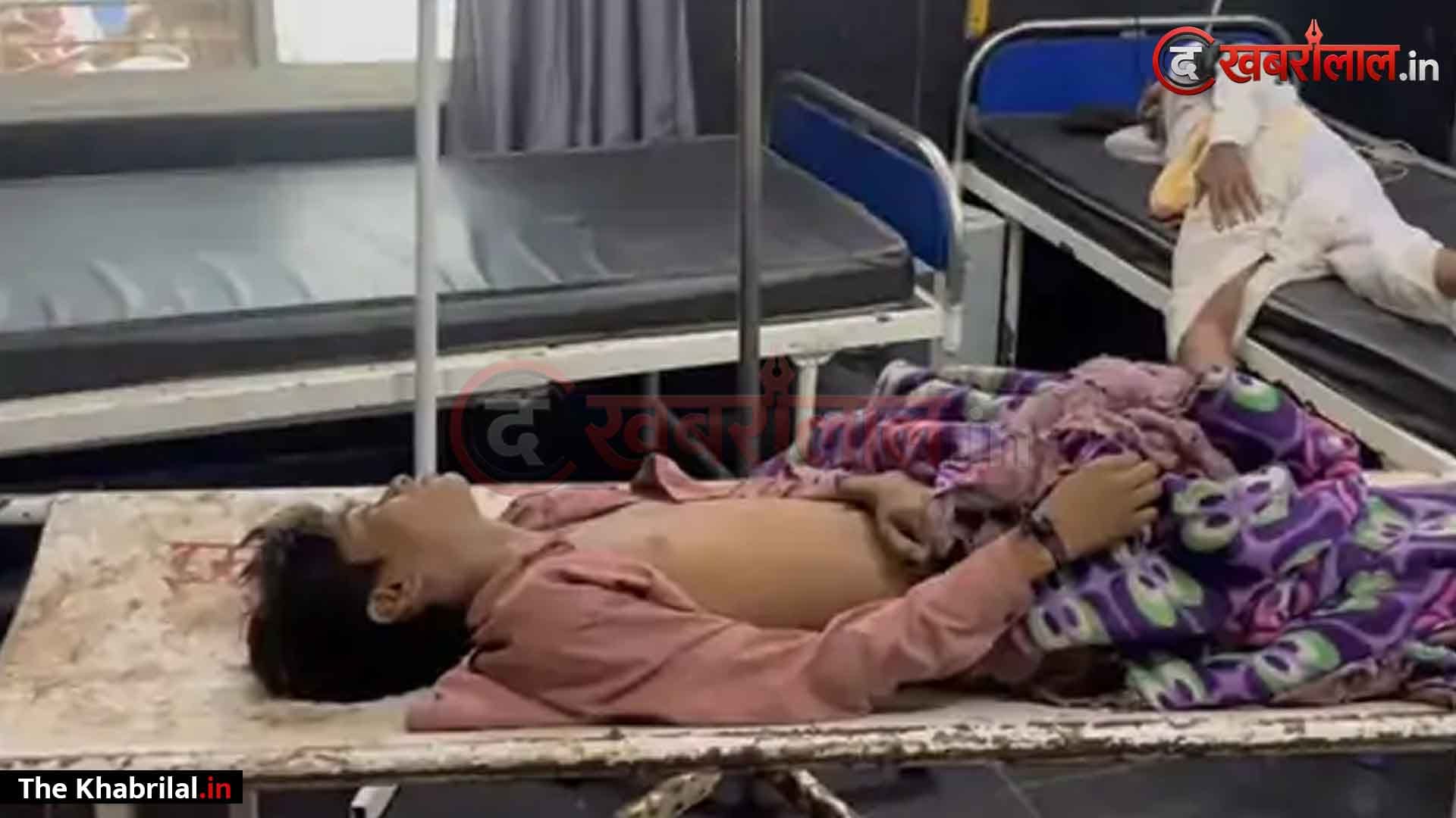 मैहर में सर्पदंश से १६ वर्षीय किशोर की दर्दनाक मौत: खेत से लौटते समय जहरीले सांप ने डसा, सिविल अस्पताल में तोड़ा दम; पोस्टमार्टम में विलंब पर परिजनों और नेताओं का फूटा आक्रोश
