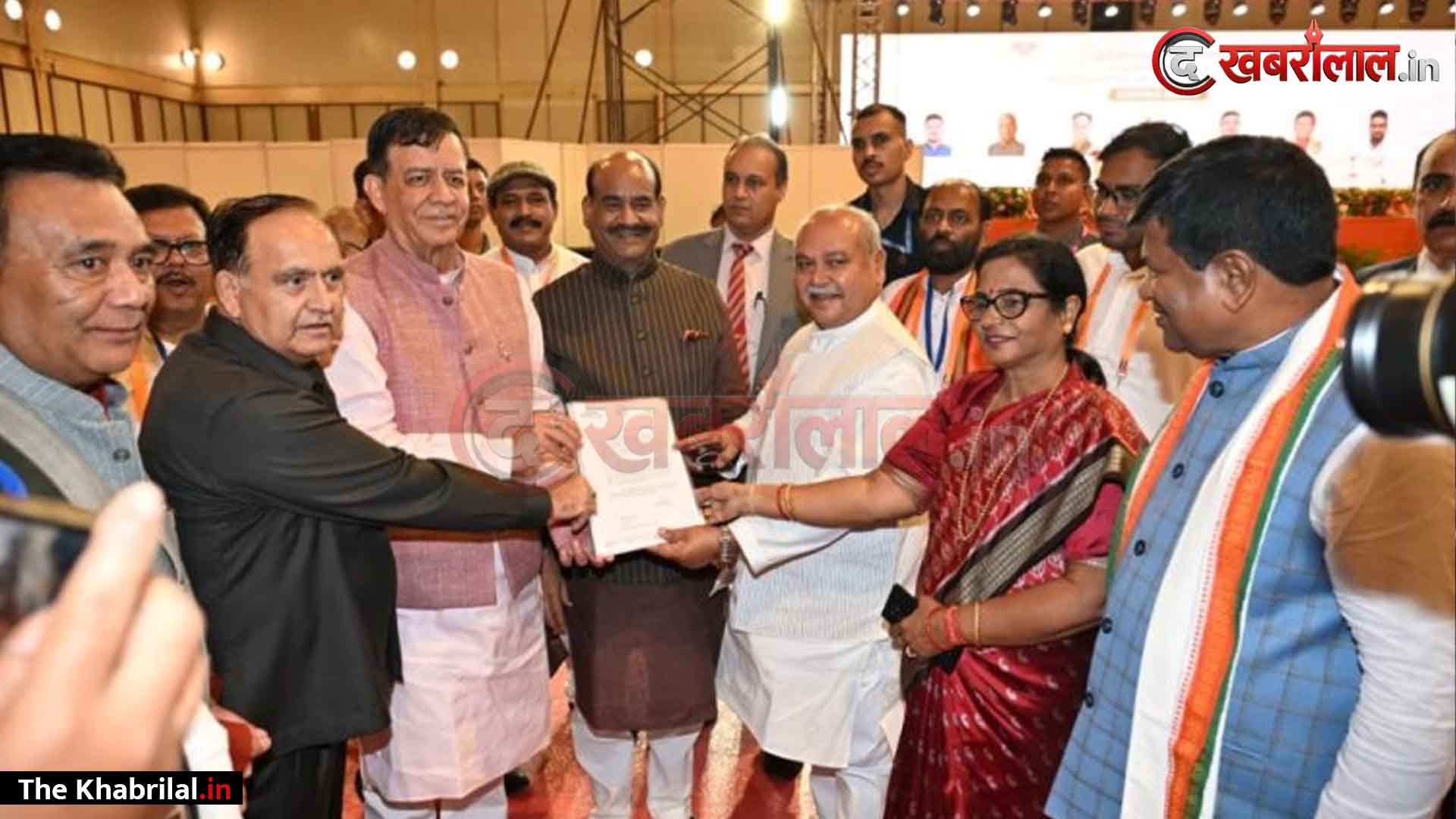 विधायी सुधारों पर ‘तोमर समिति’ का बड़ा धमाका: विधानसभा समितियों को सुपर-इफेक्टिव बनाने के लिए दीं 11 ऐतिहासिक अनुशंसाएं; लोकसभा अध्यक्ष को सौंपी अंतिम रिपोर्ट