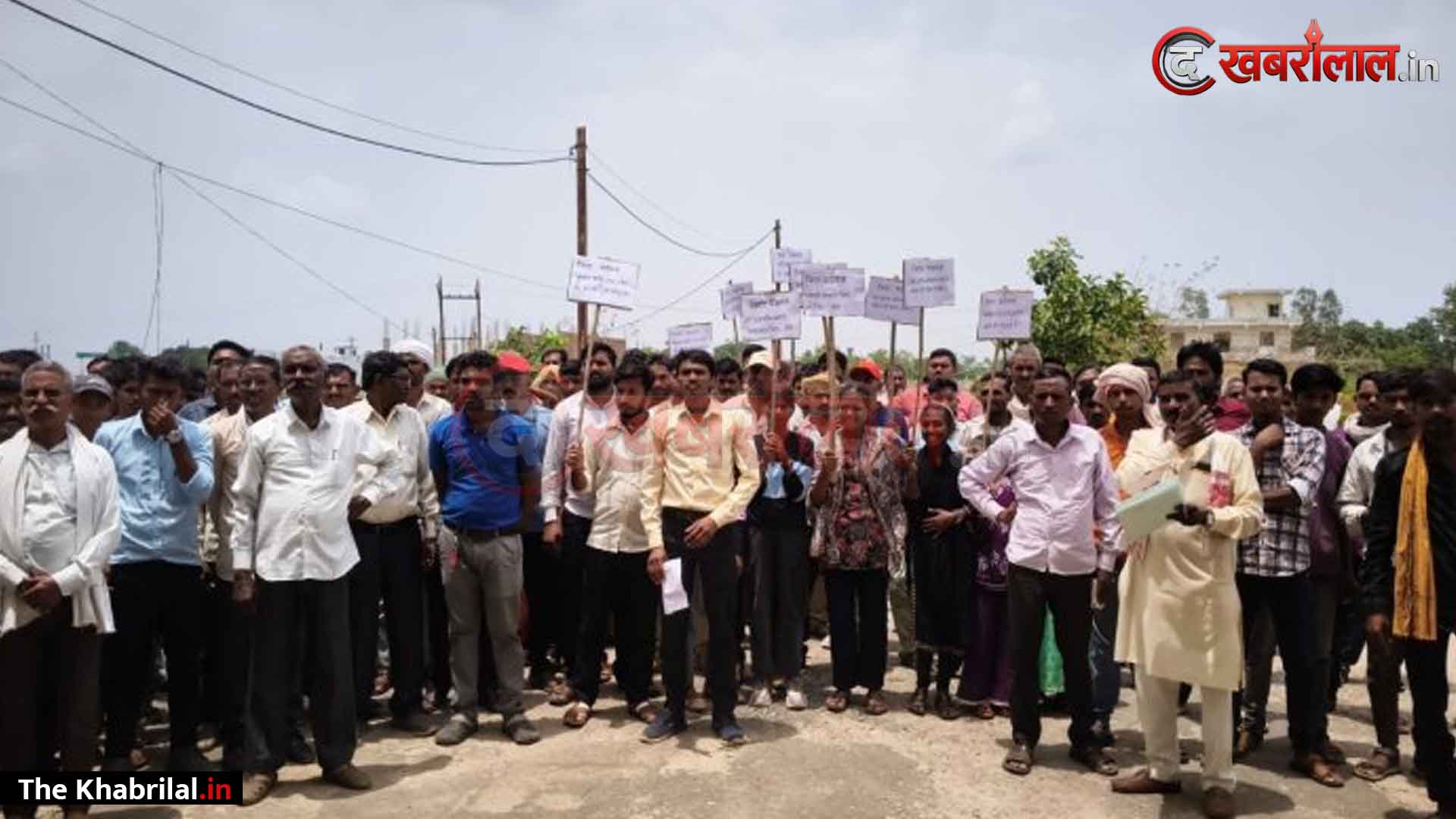 मऊगंज नया जिला बनते ही प्रजापति समाज के सामने खड़ा हुआ प्रशासनिक संकट, डिजिटल पोर्टल से नाम गायब होने का आरोप; पिछले ३ वर्षों में ३५ बार पत्राचार के बाद भी नहीं बने जाति प्रमाण पत्र, छात्रों का भविष्य अधर में