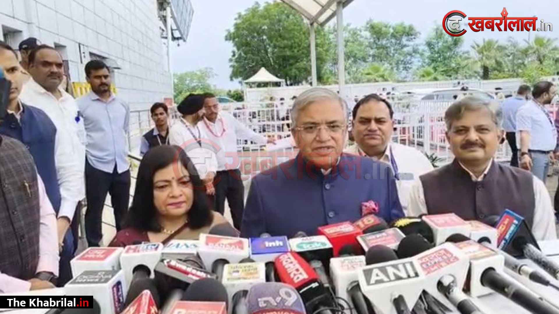 इंदौर में मुख्य निर्वाचन आयुक्त ज्ञानेश कुमार: बोले— “BLO पूरी चुनाव व्यवस्था की आधारशिला और रीढ़ हैं”, मध्य प्रदेश के ‘वोटर लिस्ट’ अभियान को देश के लिए बताया रोल मॉडल