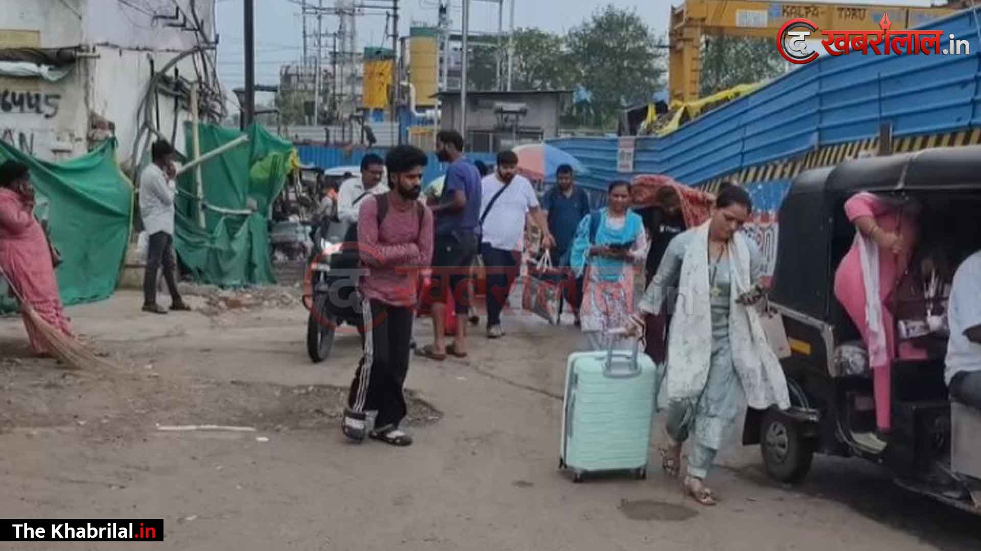 भोपाल स्टेशन के प्लेटफॉर्म-6 पर यात्रियों की ‘अग्निपरीक्षा’: 300 मीटर दूर ऑटो स्टैंड और कीचड़-जलभराव से बुजुर्ग-मरीज बेहाल; कांग्रेस ने रेल मंत्री और DRM को घेरा