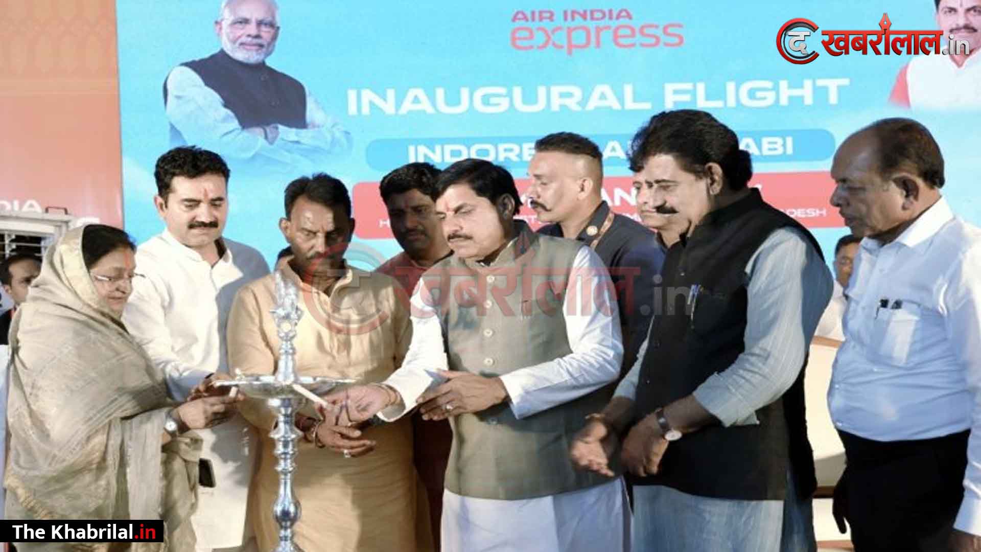 मध्यप्रदेश के विकास को लगे वैश्विक पंख, इंदौर से अबू धाबी के बीच पहली अंतरराष्ट्रीय हवाई सेवा का भव्य आगाज: मुख्यमंत्री डॉ. मोहन यादव ने किया शुभारंभ; यात्रियों को बांटे बोर्डिंग पास, व्यापार और पर्यटन को मिलेगी नई गति