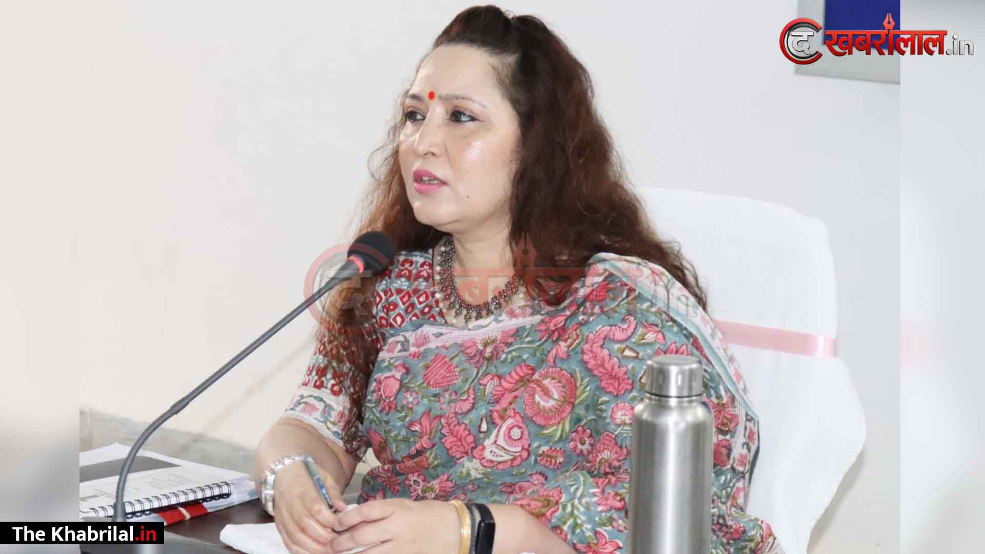 मैहर में सीएम हेल्पलाइन की शिकायतों में लापरवाही पर कलेक्टर बिदिशा मुखर्जी का बड़ा प्रहार: एक दर्जन से अधिक अधिकारियों को कारण बताओ नोटिस जारी, १ दिन का वेतन काटने का फरमान; अमरपाटन BMO, CMO व तहसीलदार भी कार्रवाई की जद में