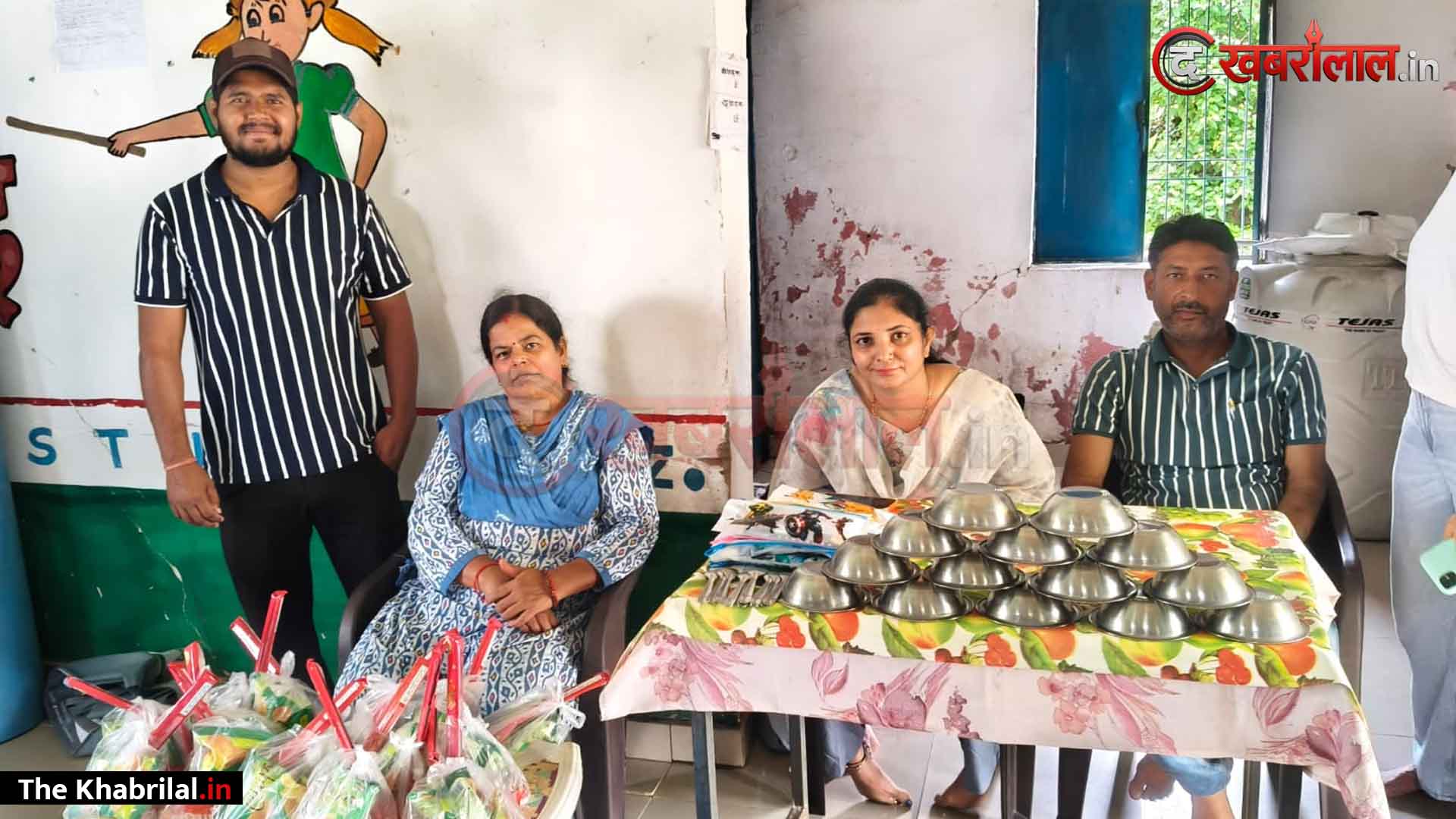 समाजसेवियों की पहल बनी प्रेरणादायी मिसाल: डोला आंगनबाड़ी केंद्र के नौनिहालों को मिले फूड पैकेट, पोषण किट और शिक्षा सामग्री; बच्चों के खिले चेहरे