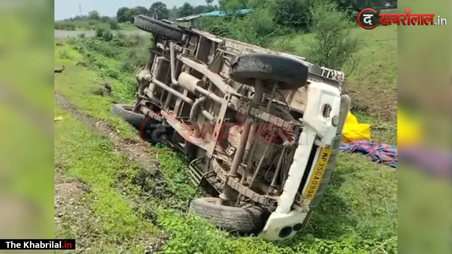 मैहर में मां शारदा के दर्शन कर लौट रहे श्रद्धालुओं से भरी पिकअप पलटी: हादसे में 12 लोग घायल; 3 गंभीर घायलों को संजय गांधी अस्पताल रीवा किया गया रेफर