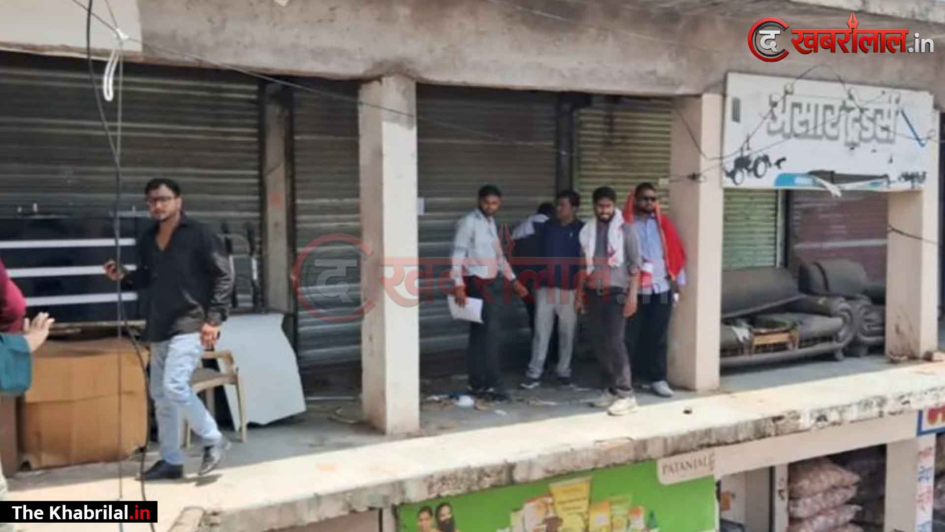 टीकमगढ़ में नगर पालिका की संपत्तियों पर बड़ा प्रहार: 55 अवैध दुकानों के ताले तोड़कर किया सील; अब नए सिरे से होगा आवंटन, वसूला जाएगा बकाया किराया