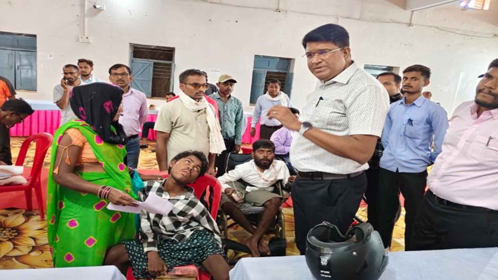 मऊगंज में जिला प्रशासन की बड़ी पहल, 104 दिव्यांगजनों और बुजुर्गों को मिले निःशुल्क सहायक उपकरण: कलेक्टर संजय कुमार जैन बोले- ‘शिविरों से मजबूत होता है आत्मविश्वास’; ALIMCO के सहयोग से तीन दिवसीय अभियान का सफल समापन