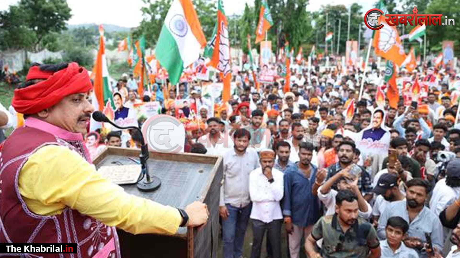 अमर शहीद चंद्रशेखर आजाद की जन्मजयंती पर जन्मस्थली भाभरा पहुंचे मुख्यमंत्री डॉ. मोहन यादव: चंद्रशेखर उद्यान से निकाली ‘आजाद प्रेरणा मशाल यात्रा’; आजाद कुटिया में अमर नायक को अर्पित की श्रद्धासुमन