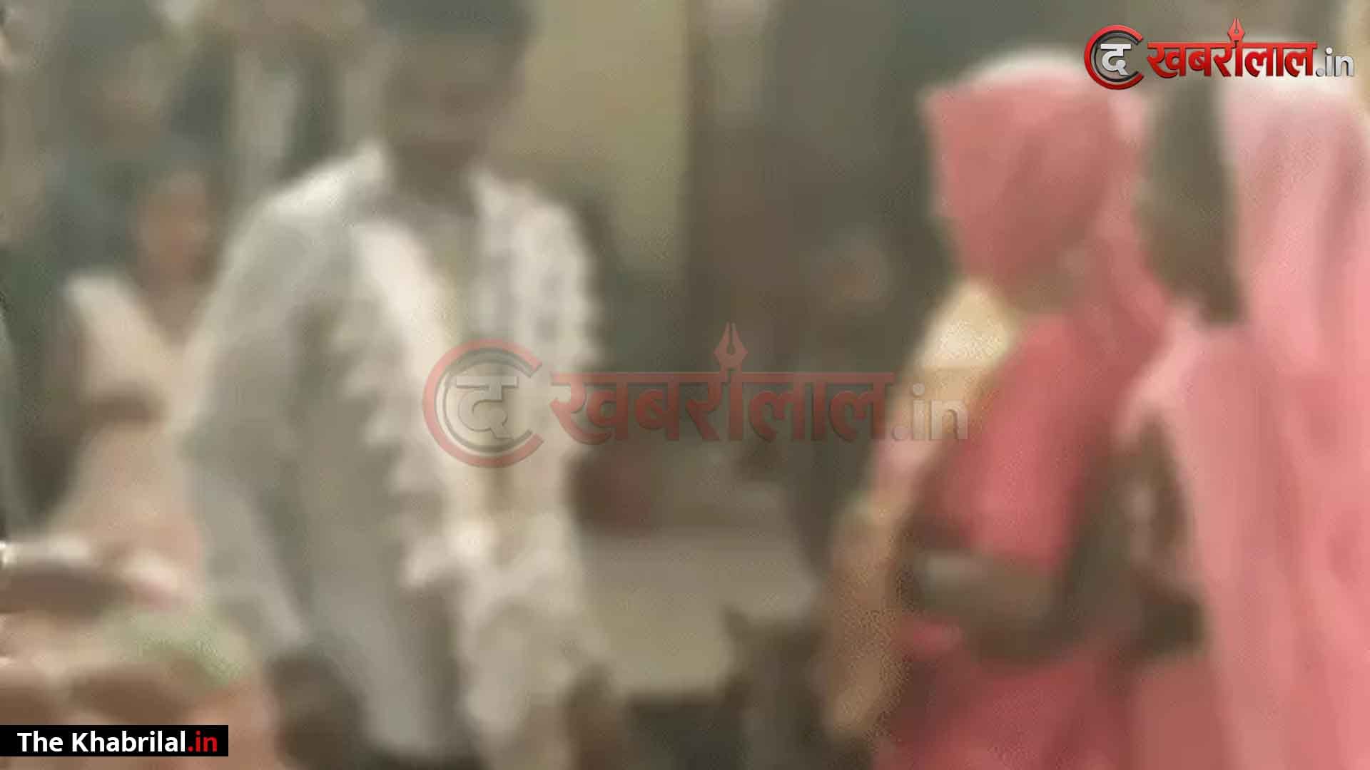 सतना में कानून को ठेंगा बरौंधा से गायब 13 साल की मासूम का मंदिर में कराया बाल विवाह वरमाला और फेरों का वीडियो वायरल होने पर हड़कंप