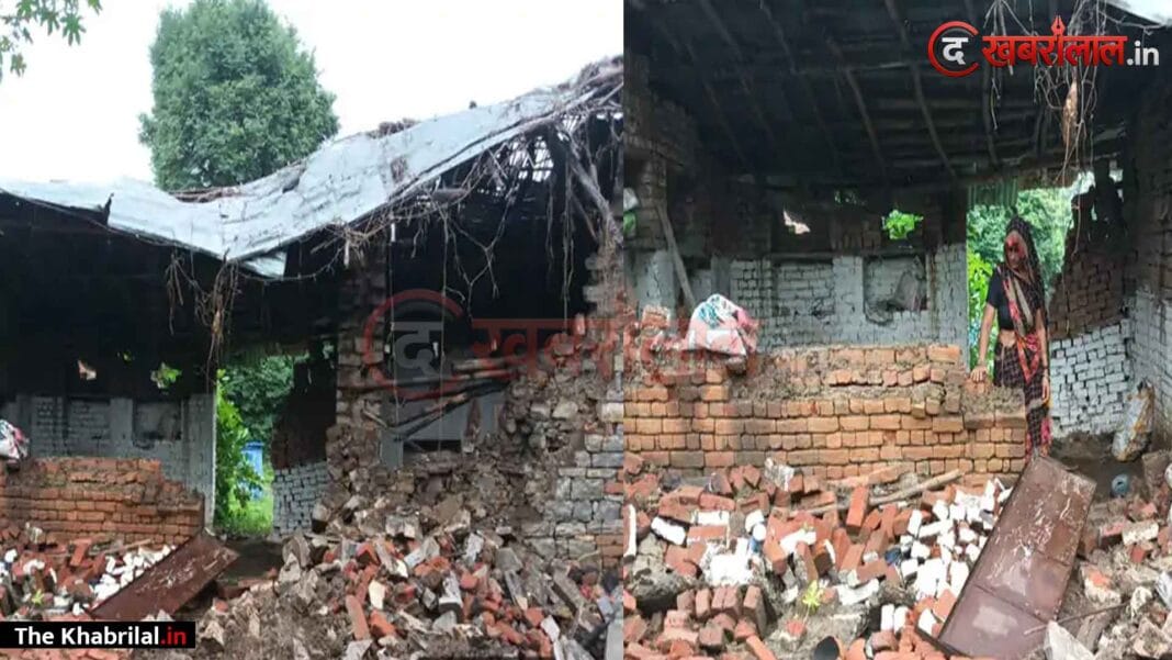 मैहर में लगातार बारिश का कहर: घोरबई गांव में भरभराकर ढहा जर्जर मकान; परिवार के पहले ही घर खाली करने से टला बड़ा हादसा, मलबे में दबा घरेलू सामान मैहर में लगातार बारिश का कहर: घोरबई गांव में भरभराकर ढहा जर्जर मकान; परिवार के पहले ही घर खाली करने से टला बड़ा हादसा, मलबे में दबा घरेलू सामान