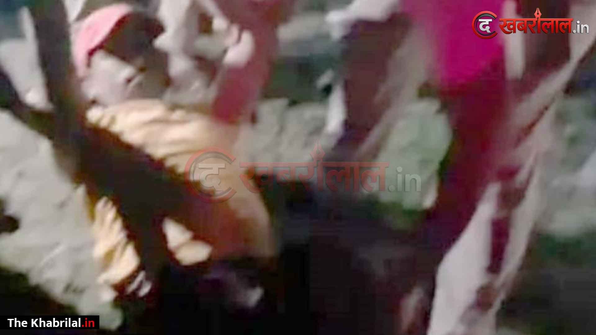 सिंगरौली में रफ्तार का कहर: माड़ा में तेज रफ्तार फोर व्हीलर ने बाइक को मारी जोरदार टक्कर; दो युवक गंभीर रूप से घायल, वाहन सहित चालक फरार