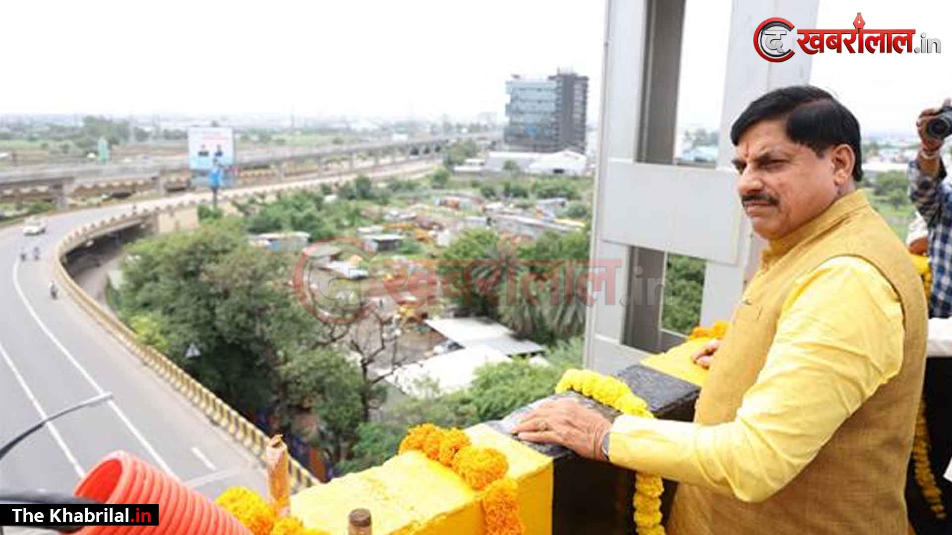इंदौर और विकास हैं एक दूसरे के पर्याय: मुख्यमंत्री डॉ. मोहन यादव का बड़ा बयान; लवकुश चौराहे पर ₹१७५ करोड़ से बने मध्य प्रदेश के पहले डबल लेयर फ्लाईओवर की एक भुजा का लोकार्पण, सिंहस्थ-२०२८ के लिए सिद्ध होगा मील का पत्थर