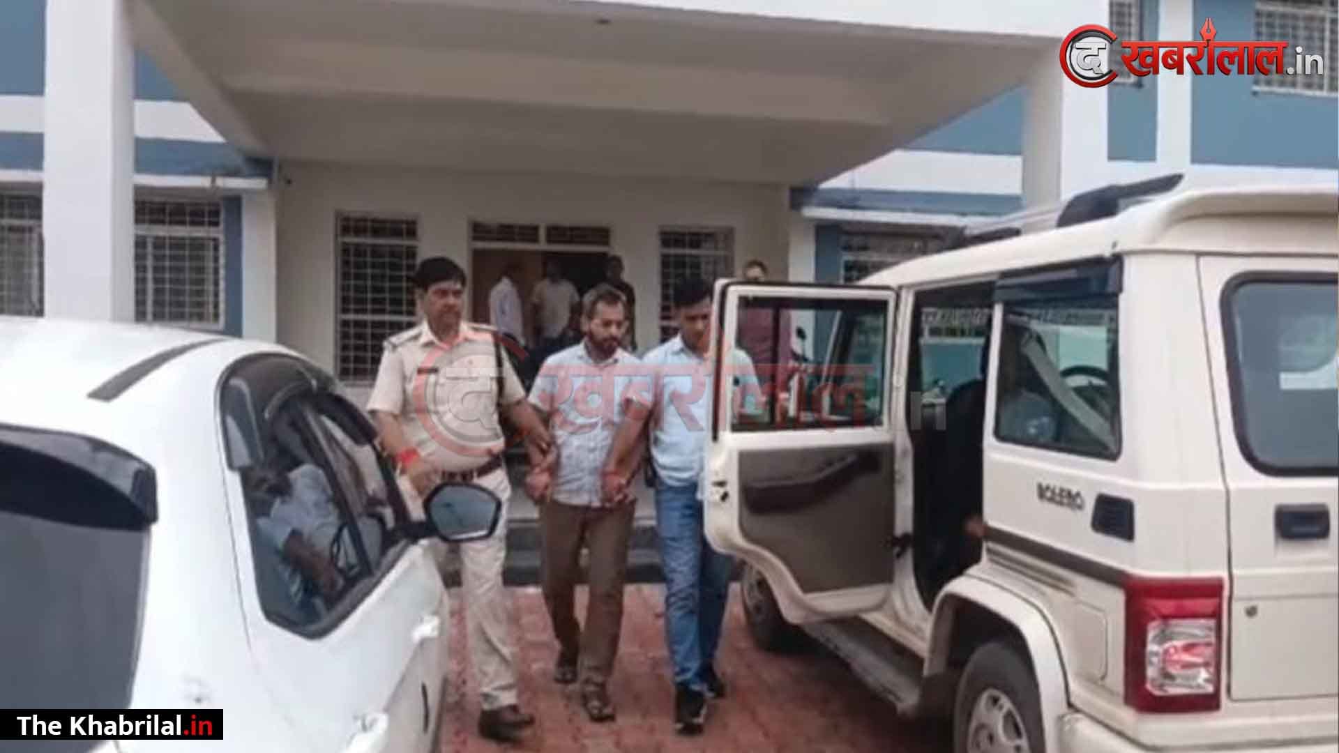 हाईकोर्ट की फर्जी VC बनाकर अभद्र टिप्पणी करने वाले ‘प्रचंड प्रहार’ पेज के एडमिन को पुलिस ने दबोचा: सोशल मीडिया पर लाइक्स-फॉलोअर्स बढ़ाने के लिए अमित तिवारी ने रचा था खेल; भेजा गया जेल
