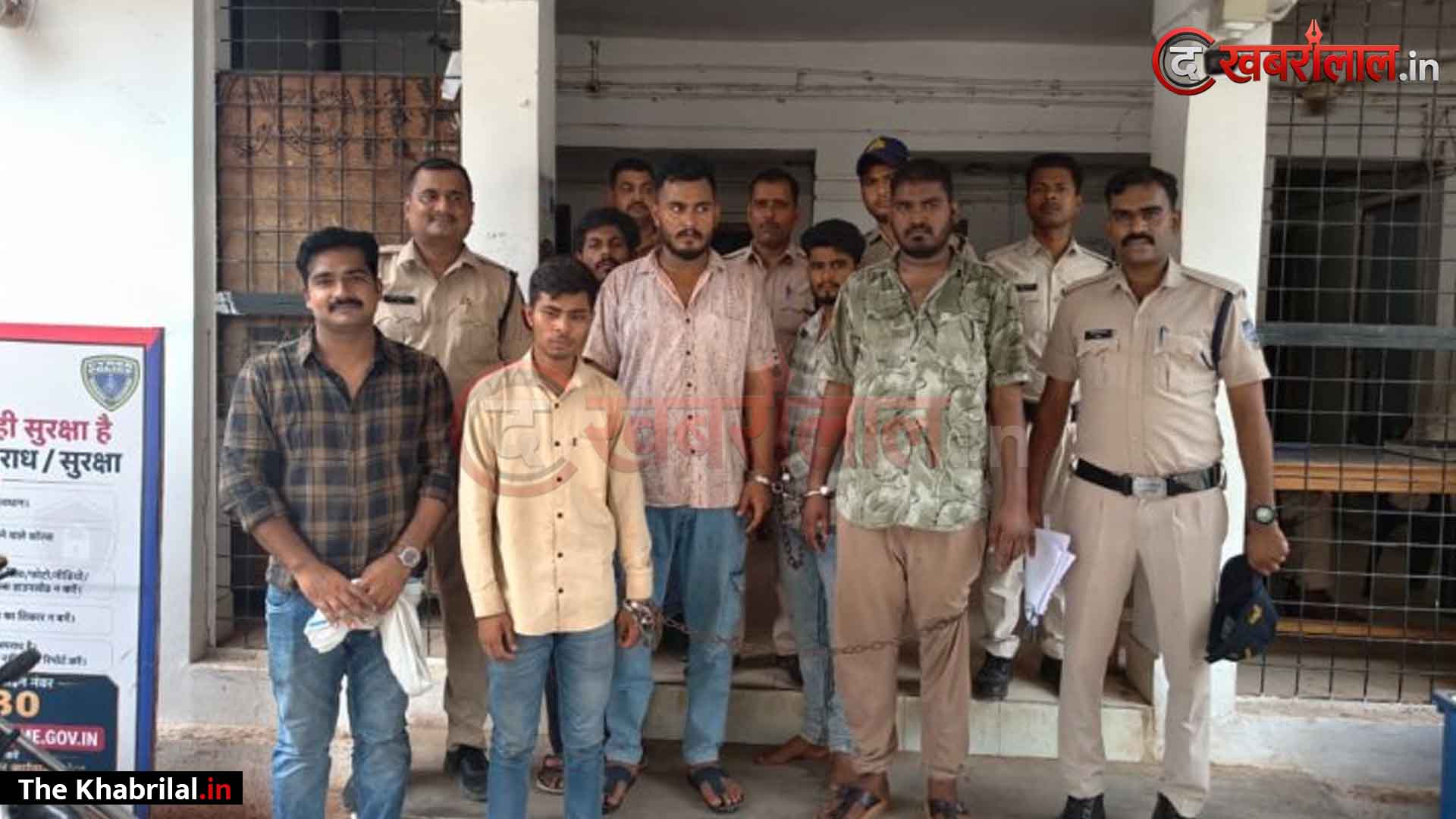 मैहर पुलिस का मेडिकल नशा माफिया पर बड़ा प्रहार, ‘आर्मी’ लिखी बोलेरो से नशीली कफ सिरप की खेप जब्त: 5 तस्कर गिरफ्तार; वाहन के भीतर से 5.96 लाख नगद और कार समेत 16.36 लाख का मशरूका जब्त