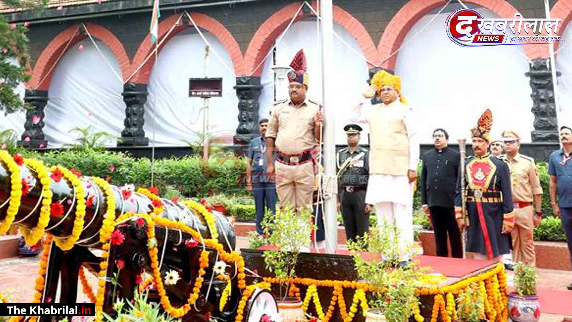 लोकभवन में उल्लास के साथ मनाया गया 80वां स्वतंत्रता दिवस: राज्यपाल मंगुभाई पटेल ने किया ध्वजारोहण, उड़ाए तिरंगे गुब्बारे