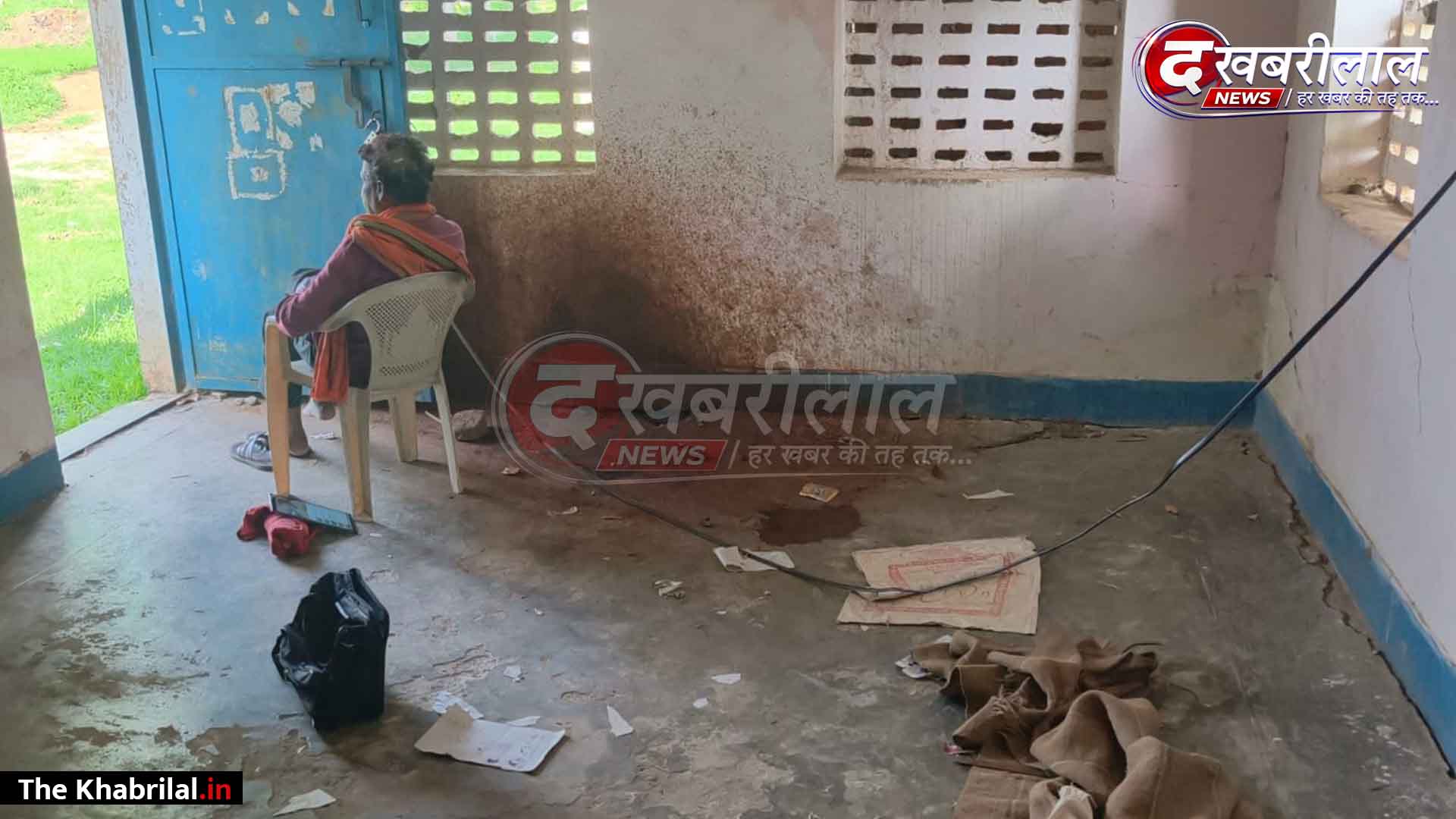 मैहर में प्रशासनिक चाबुक: छात्रों से शौचालय साफ कराने और शराब पीकर स्कूल आने वाला शिक्षक निलंबित; DEO सलोनी शर्मा ने लिया एक्शन