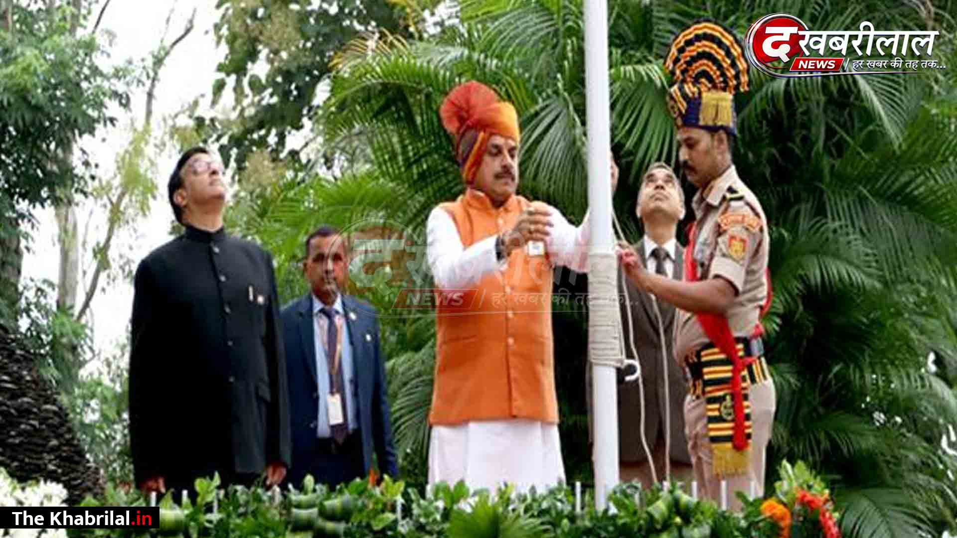 80वें स्वतंत्रता दिवस पर मुख्यमंत्री निवास में गरिमामय समारोह: CM डॉ. मोहन यादव ने किया ध्वजारोहण; उत्कृष्ट सुरक्षाकर्मियों को पुरस्कार की घोषणा