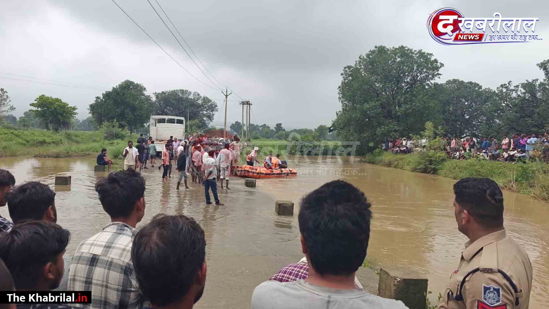मैहर में बड़ा हादसा: जूरा नदी पार करते समय तेज बहाव में बहे मामा और दो मासूम भांजे; NDRF का रेस्क्यू ऑपरेशन जारी