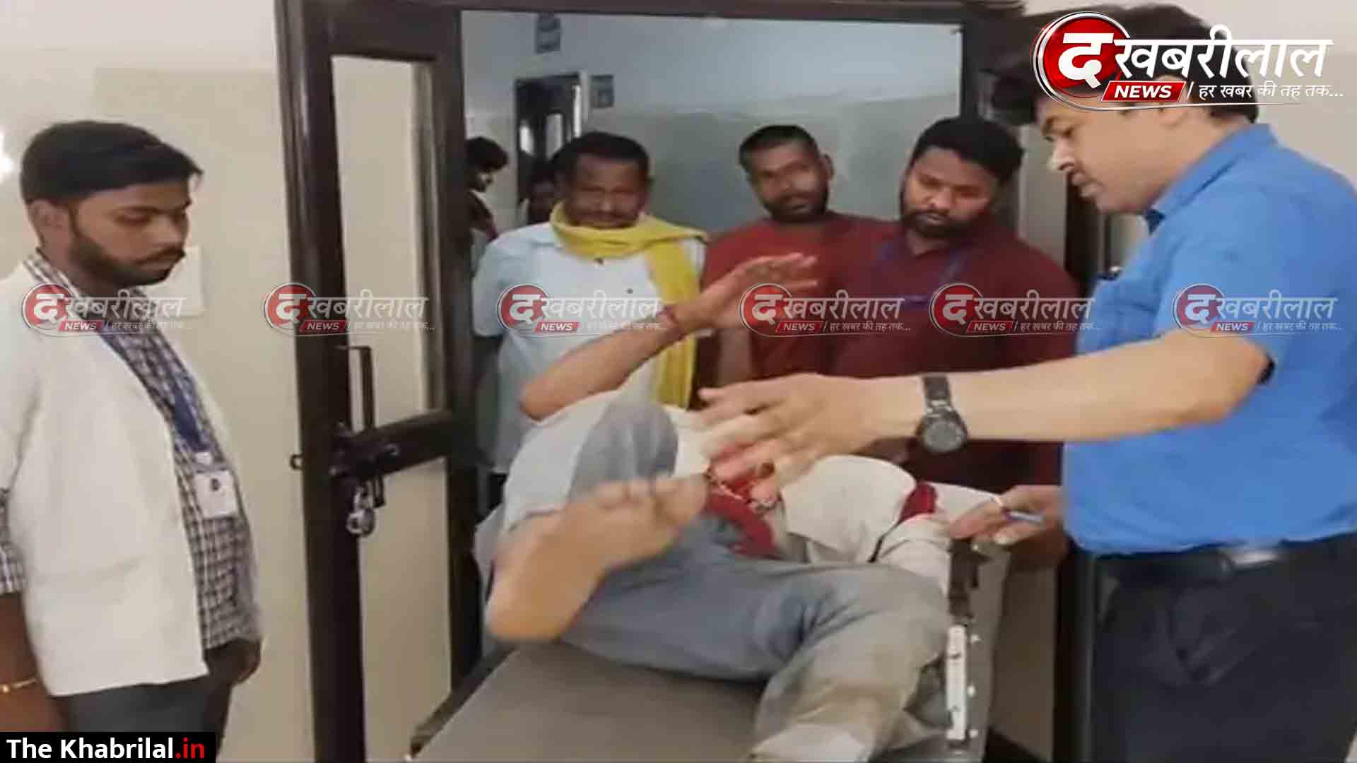 मैहर में NH-30 पर बड़ा हादसा: अचानक सड़क पर गाय आने से अनियंत्रित होकर गिरा बाइक सवार; दूध बेचने मैहर जा रहा कुठलगवां का युवक गंभीर घायल